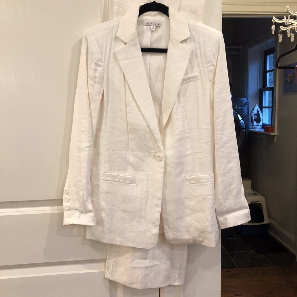 Brand New Unworn CAbi White Linen Suit sz 2/4